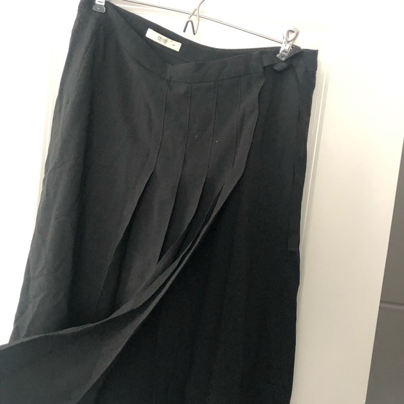 Beautiful Prada Italy Black Pleated Wrap Skirt - Picture 2 of 3